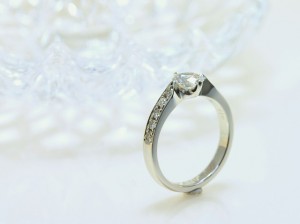 婚約指輪、エンゲージリング、ダイヤモンド、プラチナ