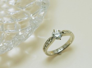婚約指輪、エンゲージリング、ダイヤモンド２