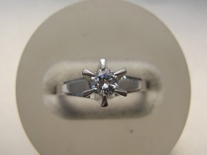 旧枠、たて爪、エンゲージリング、婚約指輪、ダイヤモンド、リフォームジュエリー