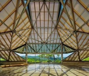 ＭＩＨＯ　ＭＵＳＥＵＭ　美術館　かざり　