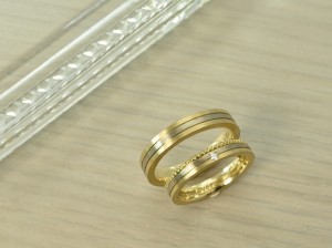 結婚指輪、マリッジリング、再生地金、鍛造、ミル打ち、フルオーダーメイド、文字入れ、コンビリング