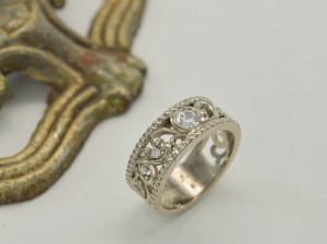 ジュエリーリフォーム、結婚指輪、婚約指輪、ダイヤモンド、旧枠、ミル打ち、唐草、フルオーダーメイド、下取りあり税込み約13万