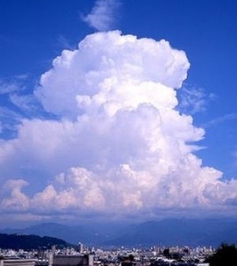 夏空　入道雲　積乱雲　カミナリ