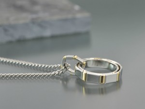 フルオーダーメイド、バチカン、ペアリングをペンダントにする、結婚指輪、マリッジリング、結婚記念日、夫婦の絆、予算として8万程度