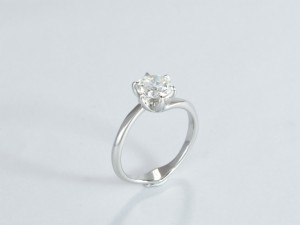 ウエディング、フルオーダーメイド、一粒ダイヤモンド、婚約指輪、植物モチーフ、ウェーブデザイン