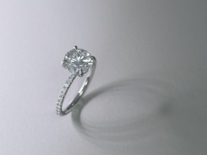 フルオーダーメイドジュエリー、エンゲージリング、婚約指輪、ダイヤモンド、1.5カラットアップ、立て爪リング、王道デザイン、4本爪